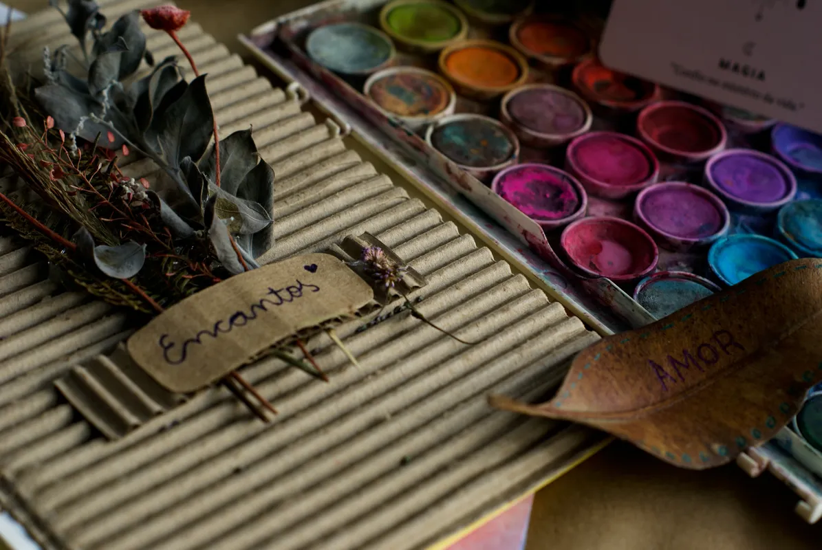 Aquarelas e materiais artesanais